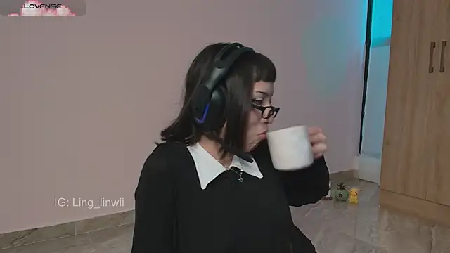 Snapshot of ling_meow chatting on 06.24.26 ling meow online show from 06.24.26