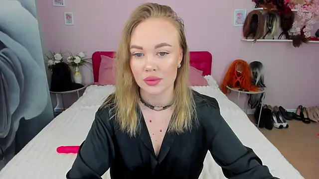 HannahWillow online show from 04.07.26