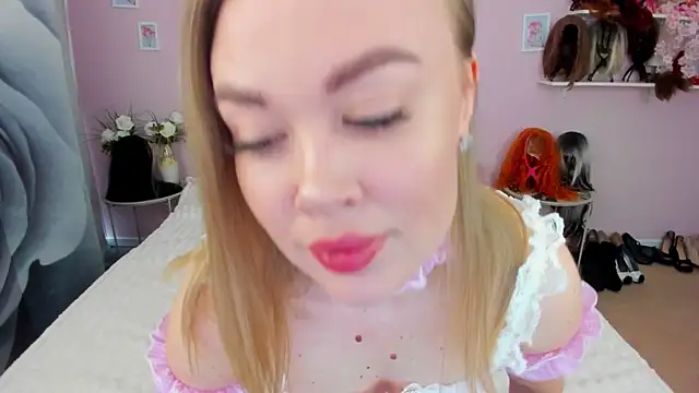 HannahWillow online show from 04.09.26