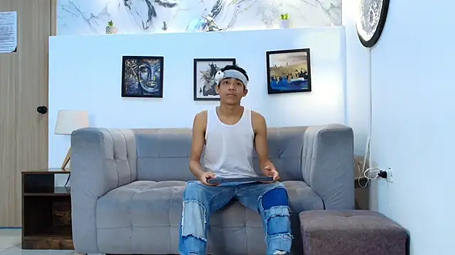 SKINNY BOYXXX online show from 04.04.26