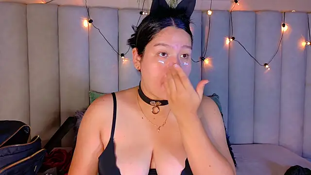 Snapshot of AmatistaSky__ chatting on 05.19.26 AmatistaSky online show from 05.19.26