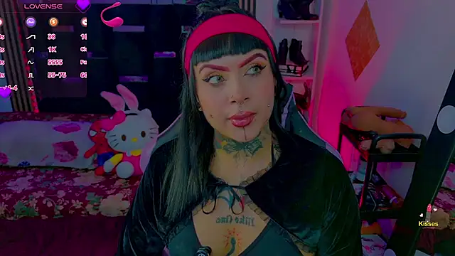Snapshot of LauriInk1 chatting on 06.19.26 LauriInk1 online show from 06.19.26
