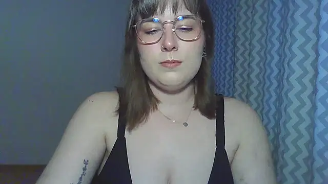 Snapshot of ClaraHard chatting on 06.22.26 ClaraHard online show from 06.22.26