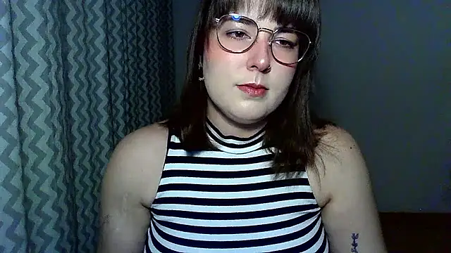 Snapshot of ClaraHard chatting on 07.04.26 ClaraHard online show from 07.04.26