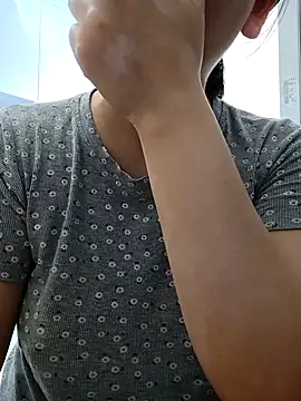 Emi hot1 online show from 03.18.26