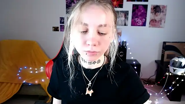 Nica Kawaii online show from 04.09.26