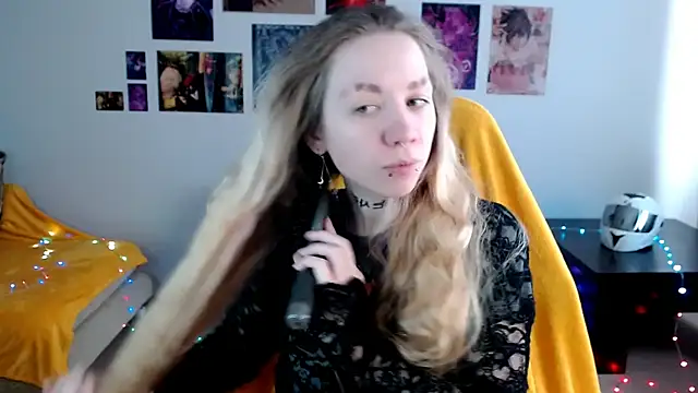 Nica Kawaii online show from 04.14.26