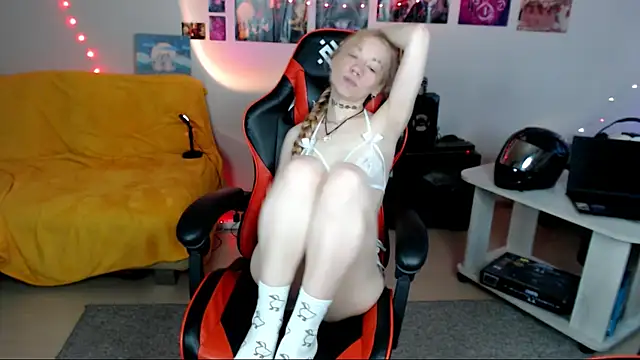 Nica Kawaii online show from 07.24.26