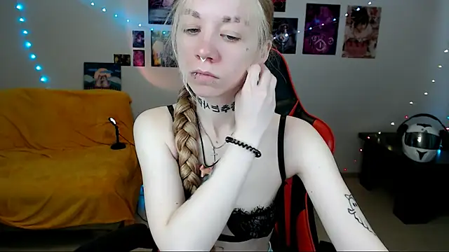 Nica Kawaii online show from 07.26.26