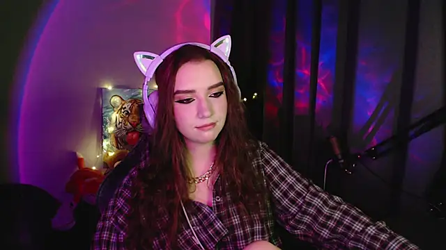 Snapshot of Celia_Sensual_ chatting on 06.08.26 Celia Sensual online show from 06.08.26