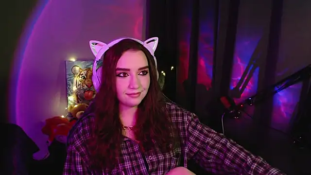 Snapshot of Celia_Sensual_ chatting on 06.12.26 Celia Sensual online show from 06.12.26