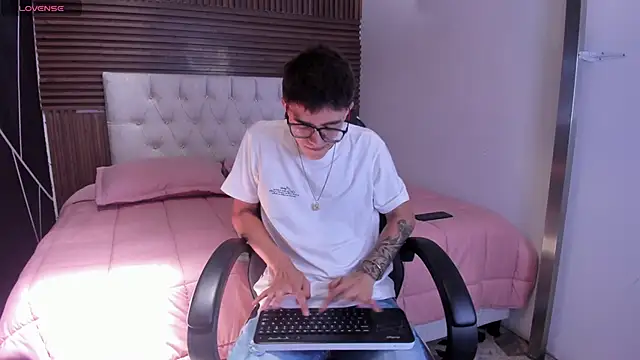 TylerCross  online show from 03.15.26