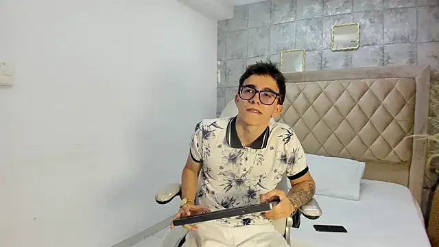 TylerCross  online show from 03.21.26