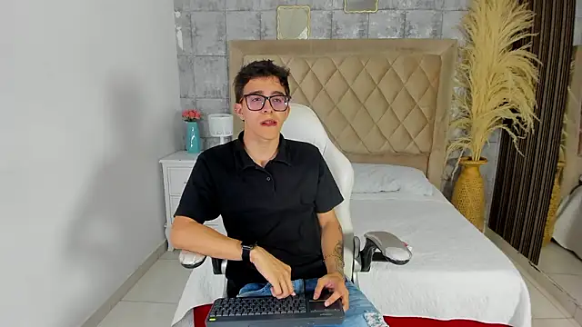 TylerCross  online show from 03.23.26