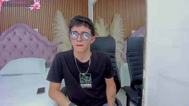 TylerCross  online show from 04.20.26