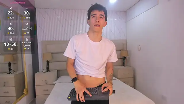 TylerCross  online show from 04.22.26