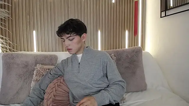 Cristopher Wild online show from 04.06.26