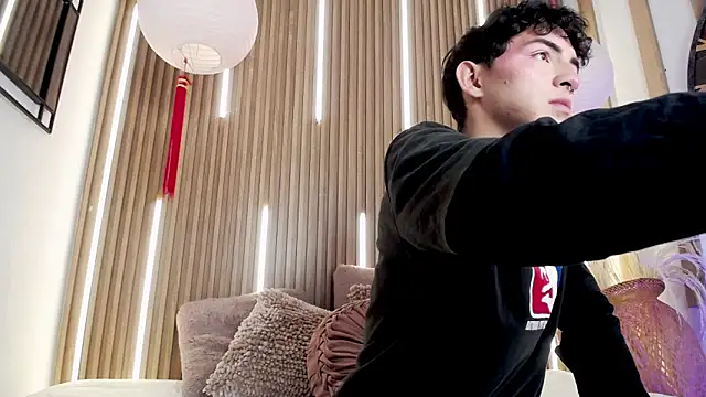 Cristopher Wild online show from 04.21.26