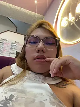 Lia Sterling online show from 04.12.26