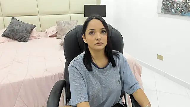 Chloelarsons online show from 06.05.26