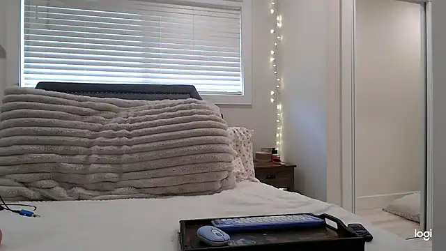 SecretsNextDoor online show from 04.22.26