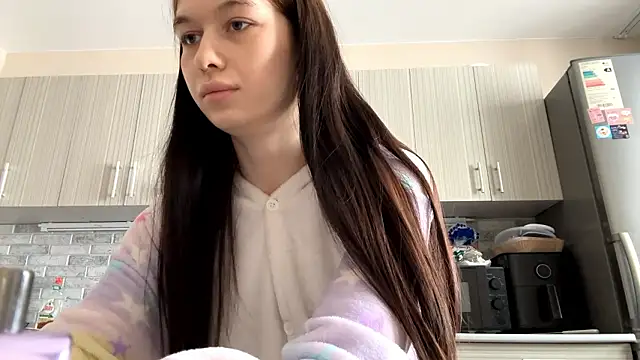 LaraDraggoo online show from 03.09.26