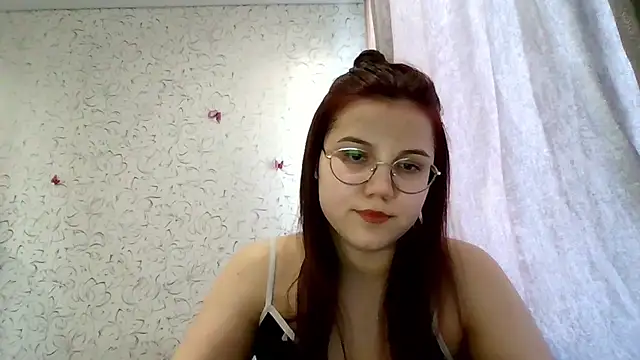 Aurora Breeze online show from 04.07.26