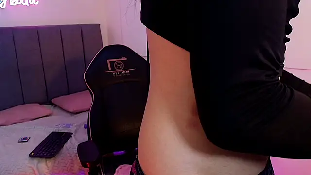 Snapshot of KVAS_TAY1 chatting on 03.18.26 KVAS TAY1 online show from 03.18.26