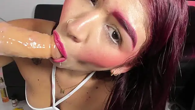 ZairaRogue online show from 04.12.26