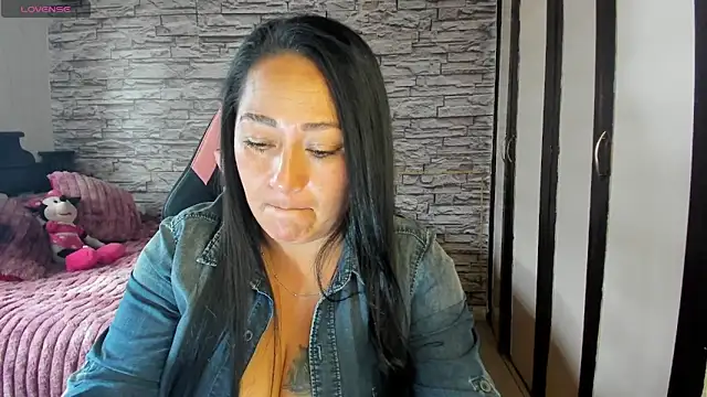 Milf Julianna online show from 05.11.26