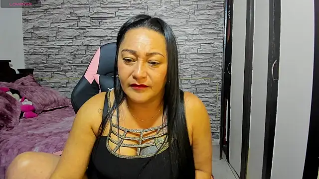 Milf Julianna online show from 05.13.26