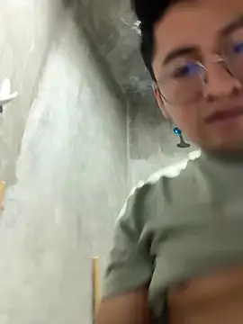 Snapshot of GoldenM95 chatting on 03.23.26 GoldenM95 online show from 03.23.26