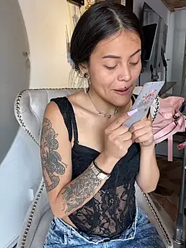 Cloe pink1 online show from 03.14.26