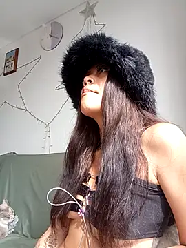 Cloe pink1 online show from 04.20.26