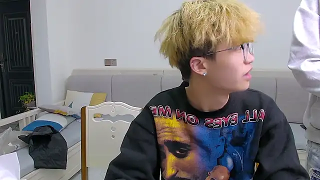 Chili-001 online show from 04.05.26