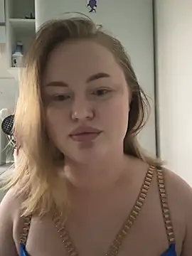 Snapshot of AuroraVale chatting on 03.23.26 AuroraVale online show from 03.23.26