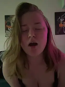 Snapshot of AuroraVale chatting on 03.25.26 AuroraVale online show from 03.25.26