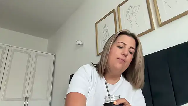 annabellewarick online show from 07.05.26