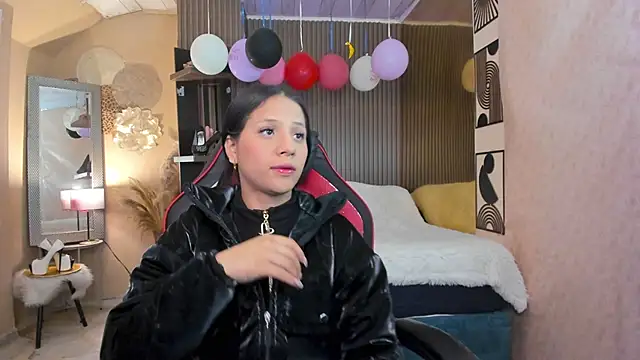 ZaraLuciana online show from 04.24.26