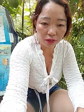 Snapshot of Yellow-pink chatting on 07.20.26 Yellow-pink online show from 07.20.26