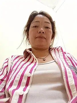 Snapshot of Yellow-pink chatting on 07.25.26 Yellow-pink online show from 07.25.26