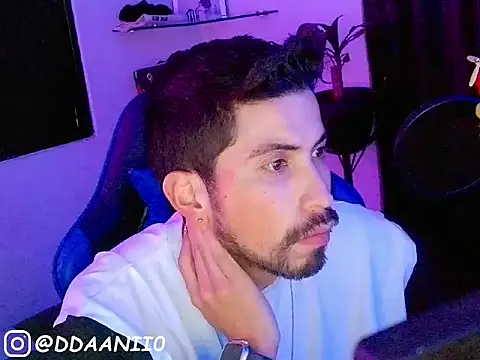 ddaanii0 online show from 03.12.26