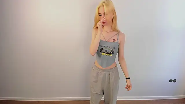 August female online show from 03.18.26