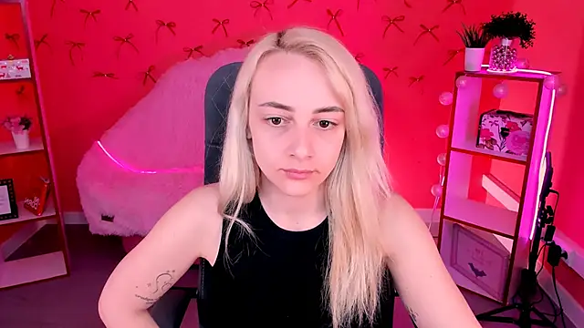 CarolMoor online show from 04.07.26