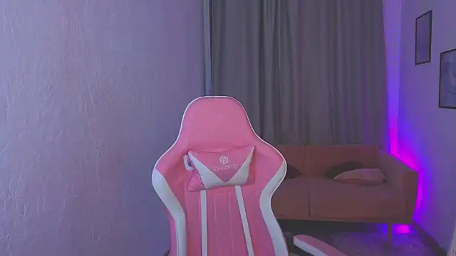 LoralAvery online show from 04.01.26