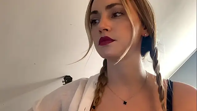 ScarlettSensitive online show from 04.06.26