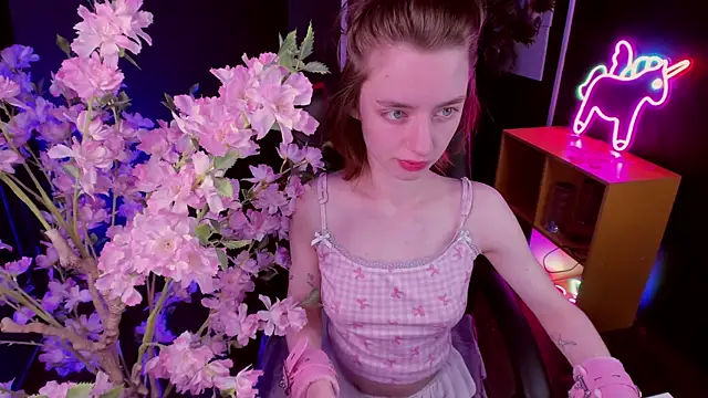 Pretty Victoria online show from 04.20.26