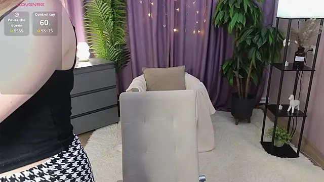 BlondeLina online show from 04.09.26