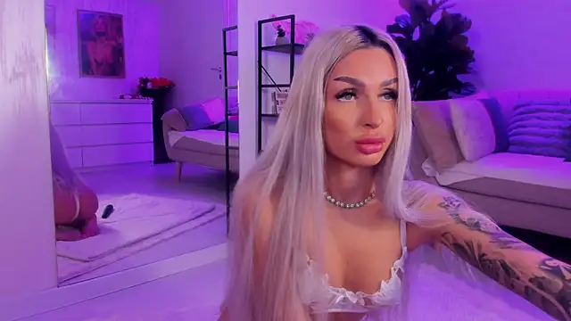 Snapshot of ArianaXO_ chatting on 05.22.26 ArianaXO online show from 05.22.26