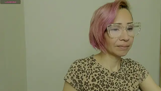 Snapshot of PinkSiren chatting on 03.21.26 PinkSiren online show from 03.21.26